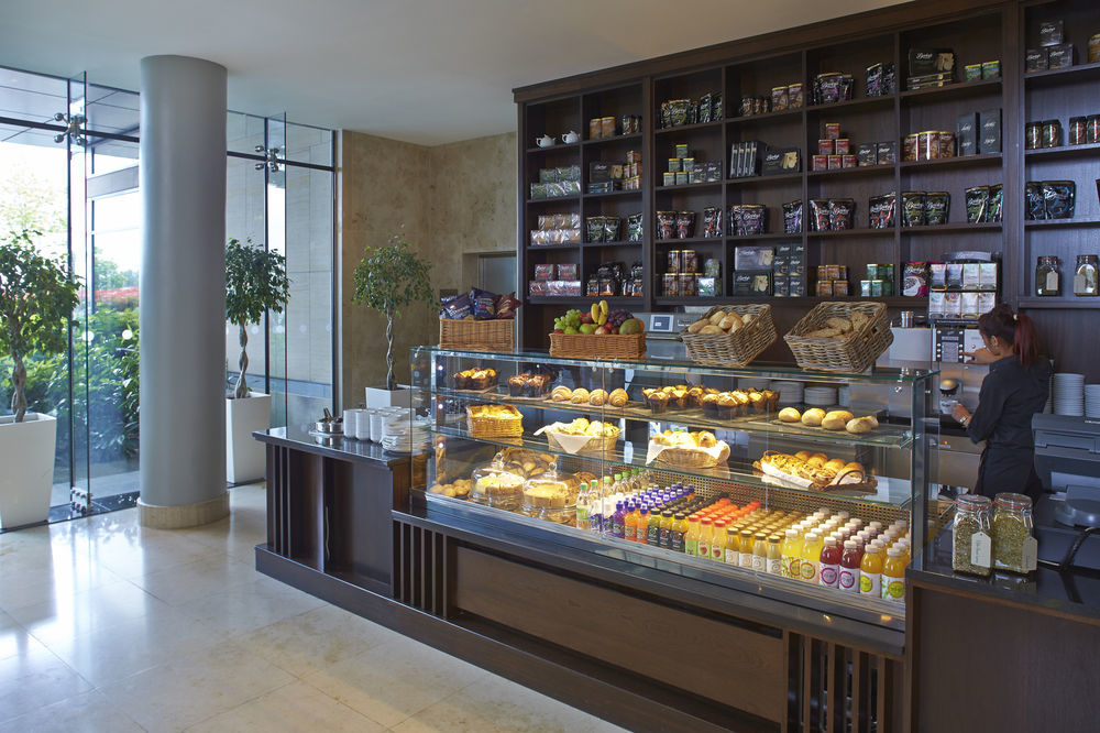 Clayton Hotel Dublin Airport Coolock Esterno foto A pastry shop in Dublin