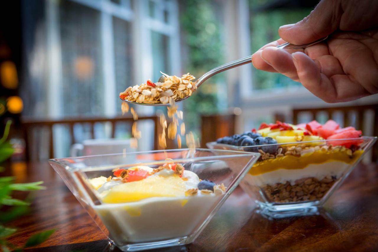 Clayton Hotel Dublin Airport Coolock Esterno foto Granola cereal with yogurt and fresh fruit