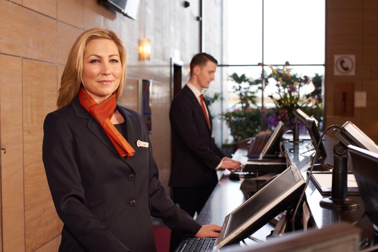 Clayton Hotel Dublin Airport Coolock Esterno foto Receptionist at a hotel