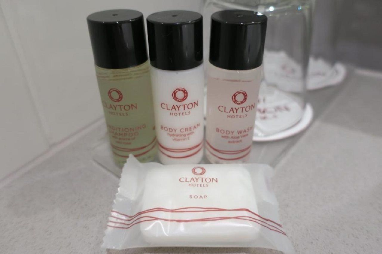 Clayton Hotel Dublin Airport Coolock Esterno foto Clayton Hotels toiletries